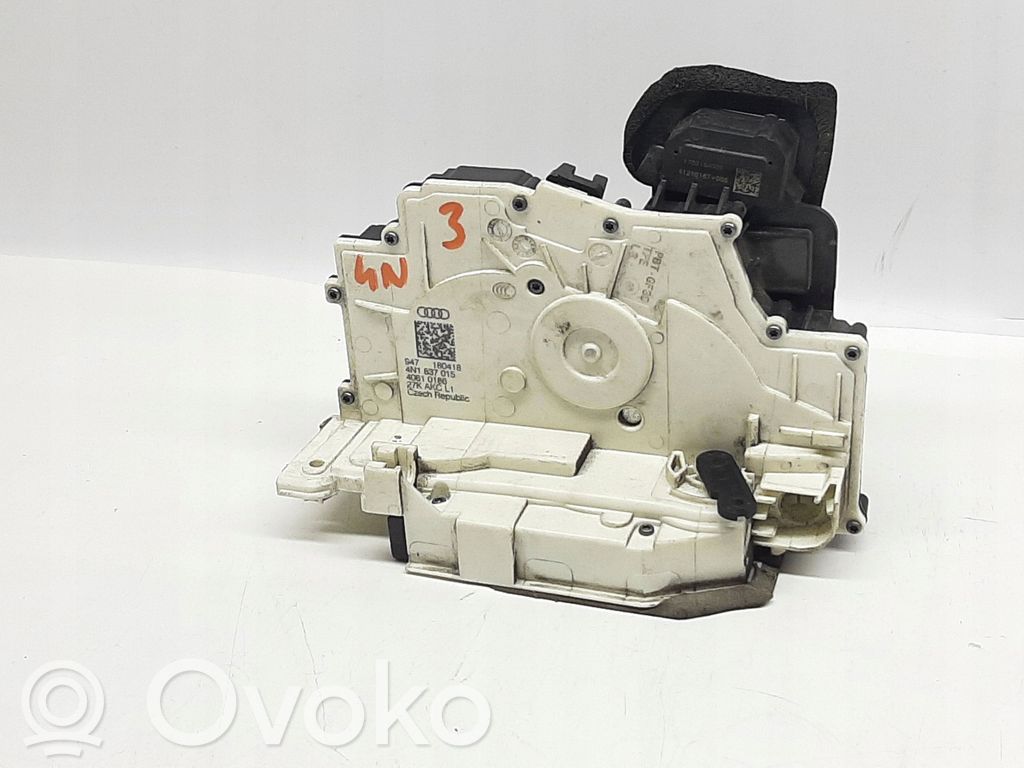 Audi A8 S8 D5 Etuoven lukko 