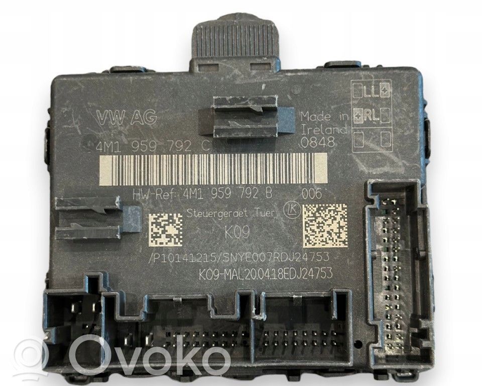 Volkswagen Touareg III Door control unit/module 