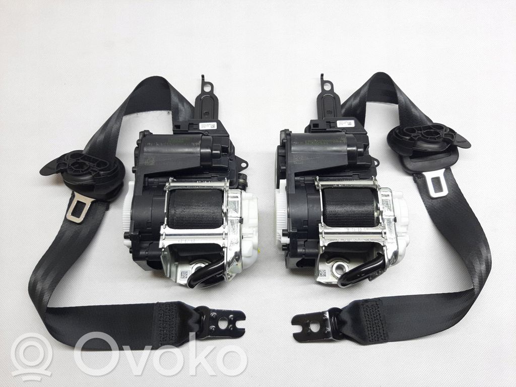 Audi RS3 8Y Sicherheitsgurt vorne 