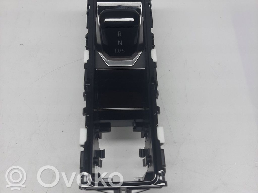 Volkswagen Golf VIII Lewarek zmiany biegów / górny 