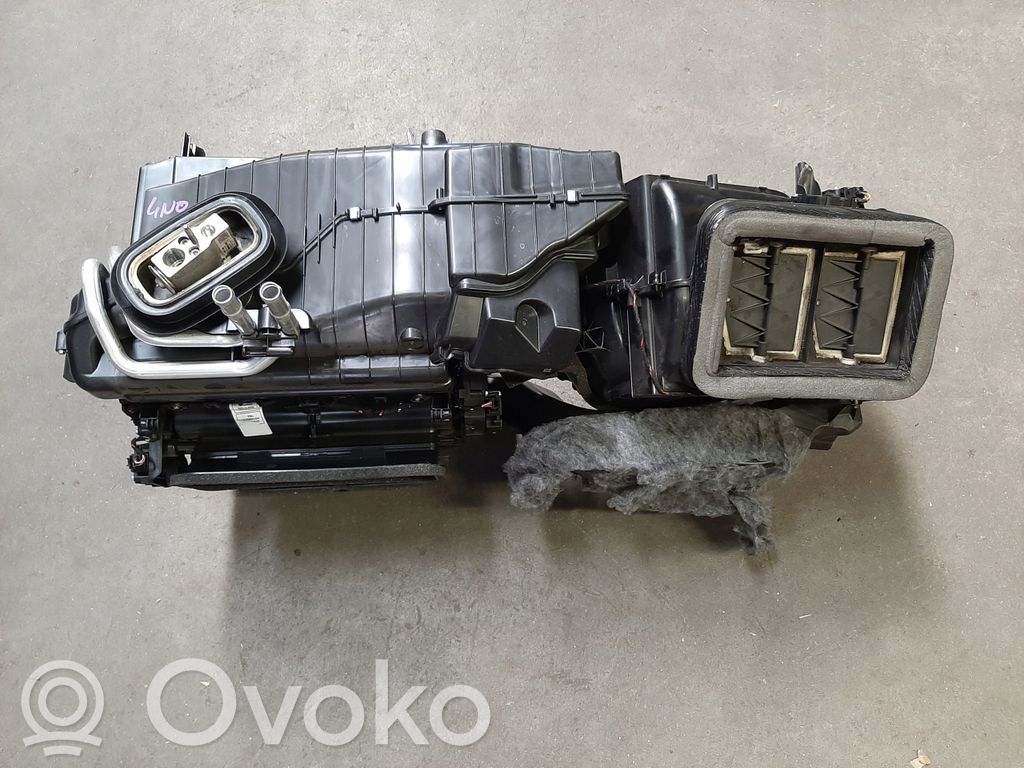 Audi A8 S8 D5 Sisälämmityksen ilmastoinnin korin kokoonpano 