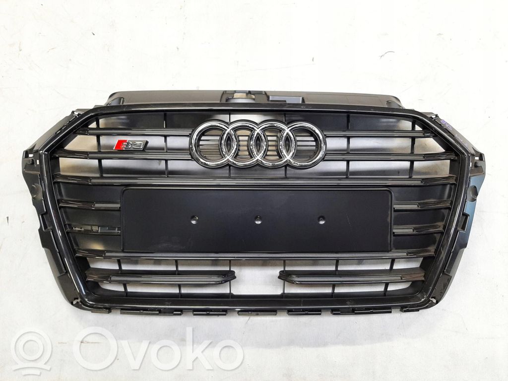 Audi A3 S3 8V Etupuskurin ylempi jäähdytinsäleikkö 
