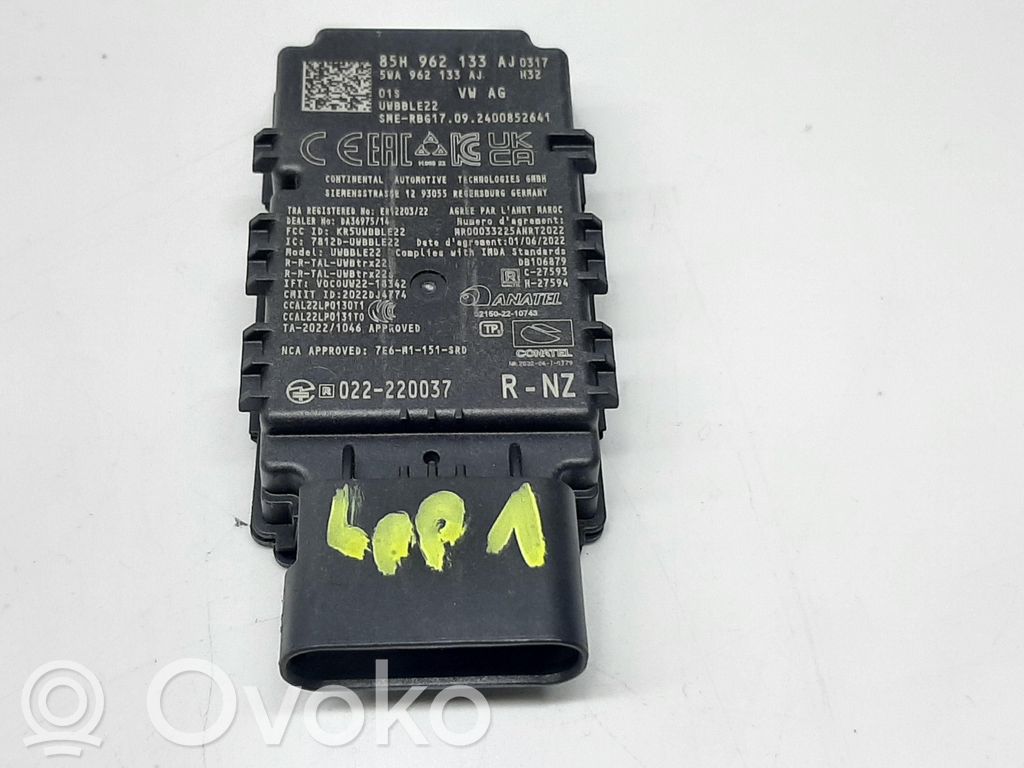 Audi Q6 e-tron Keyless system antenna 