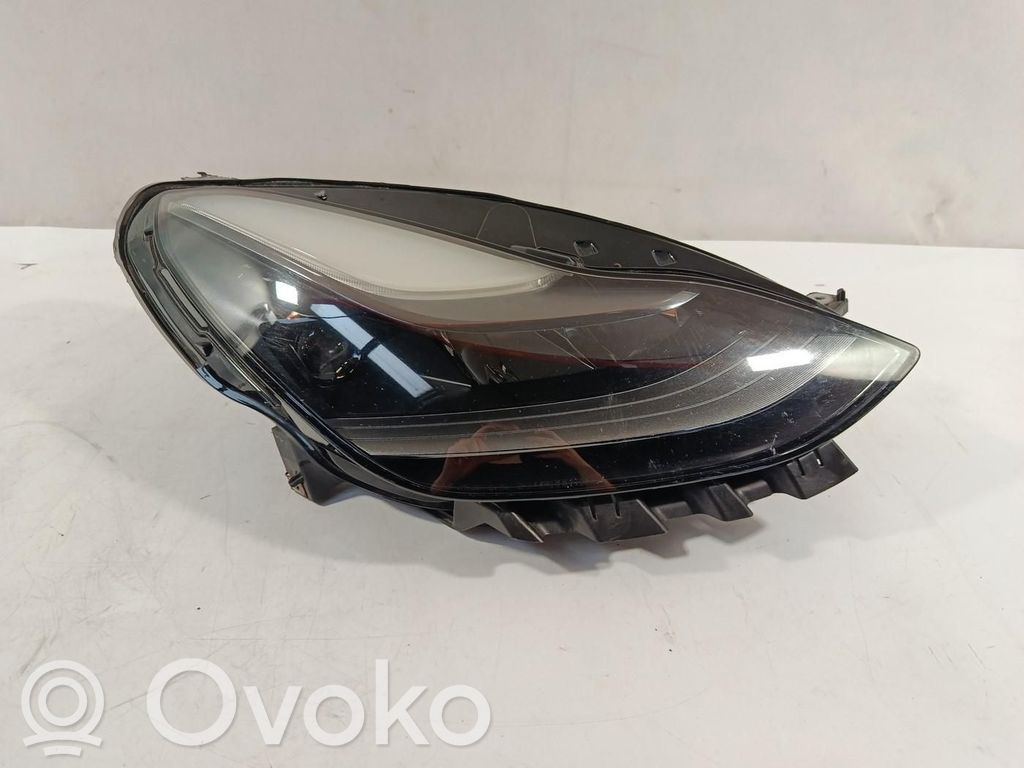 Tesla Model 3 Phare frontale 