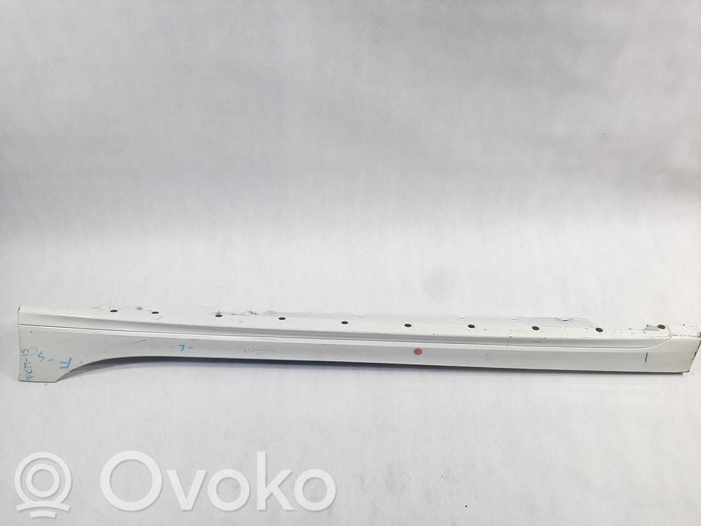 BMW 1 F40 Etuoven kynnyksen suojalista 
