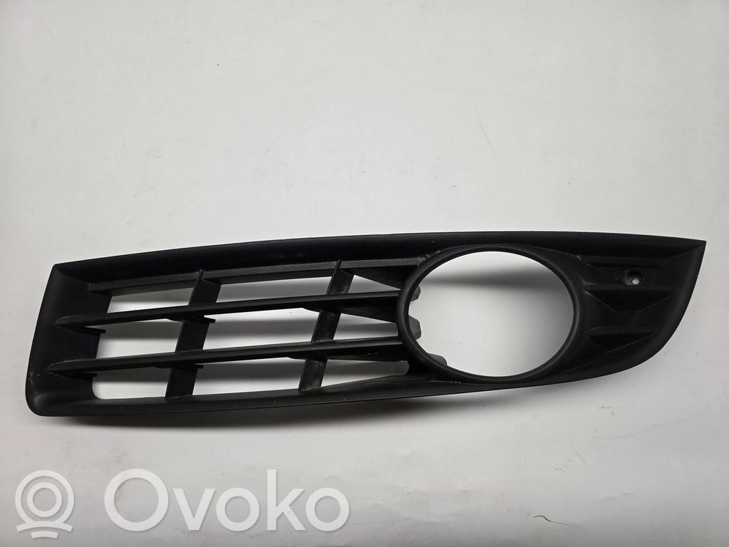 Volkswagen PASSAT B6 Etupuskurin alempi jäähdytinsäleikkö 