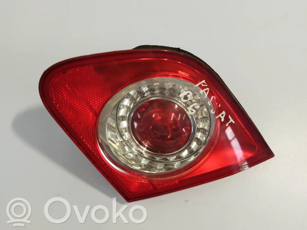 Volkswagen PASSAT B6 Lampy tylnej klapy bagażnika 