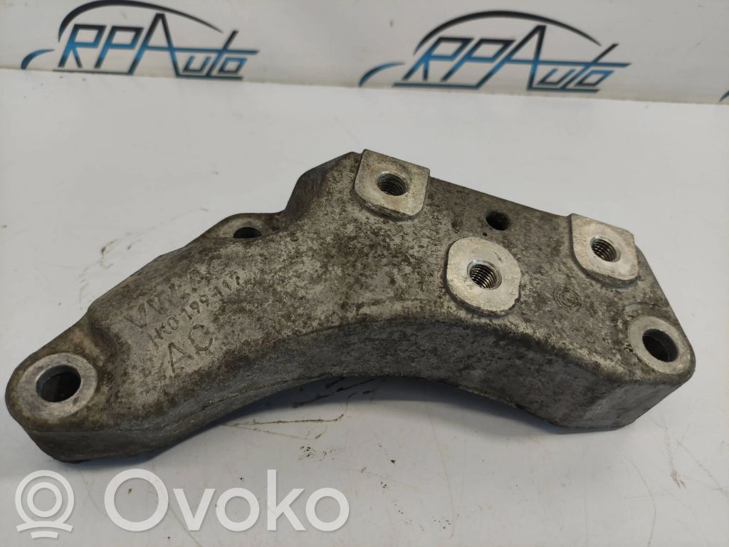 Volkswagen Caddy Engine mounting bracket 