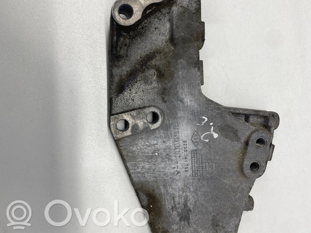 Opel Vivaro Generator/alternator bracket 