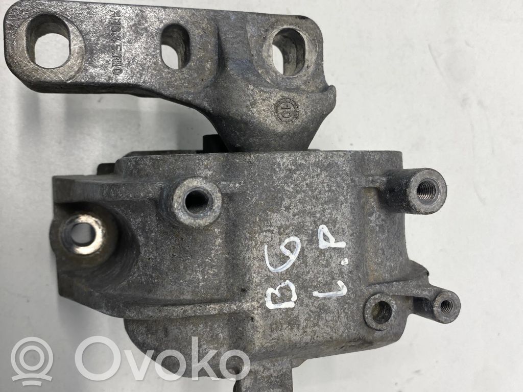 Volkswagen Touran I Engine mount bracket 