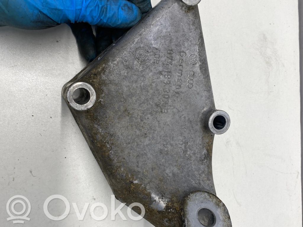 Volkswagen II LT Engine mounting bracket 