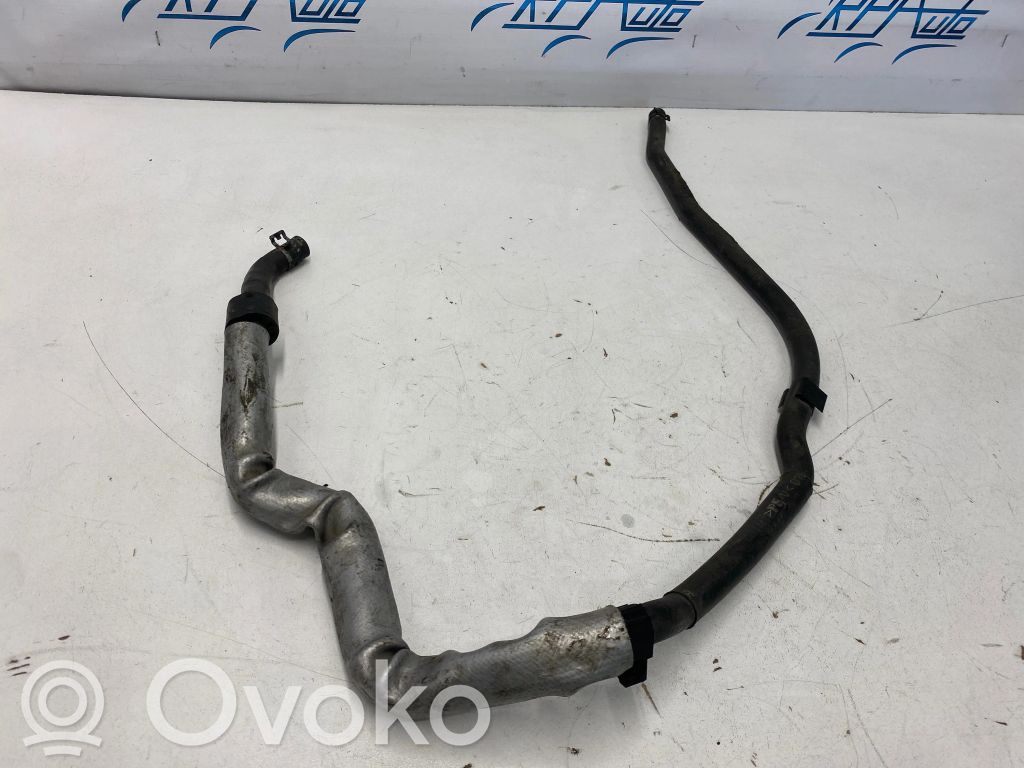 Audi Q7 4L Tubo flessibile del liquido di raffreddamento del motore 