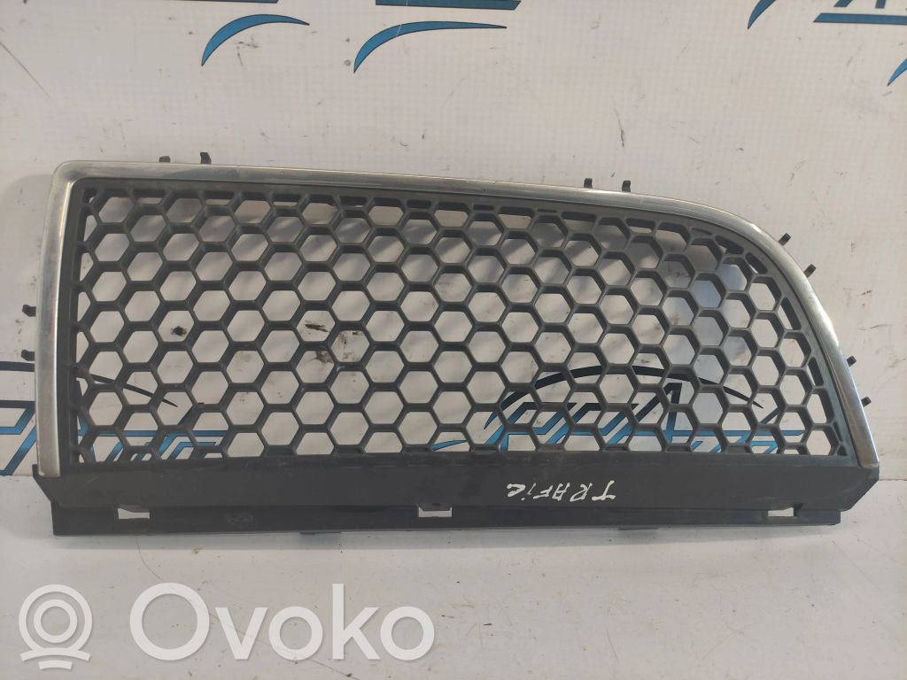 Renault Trafic II (X83) Etupuskurin ylempi jäähdytinsäleikkö 