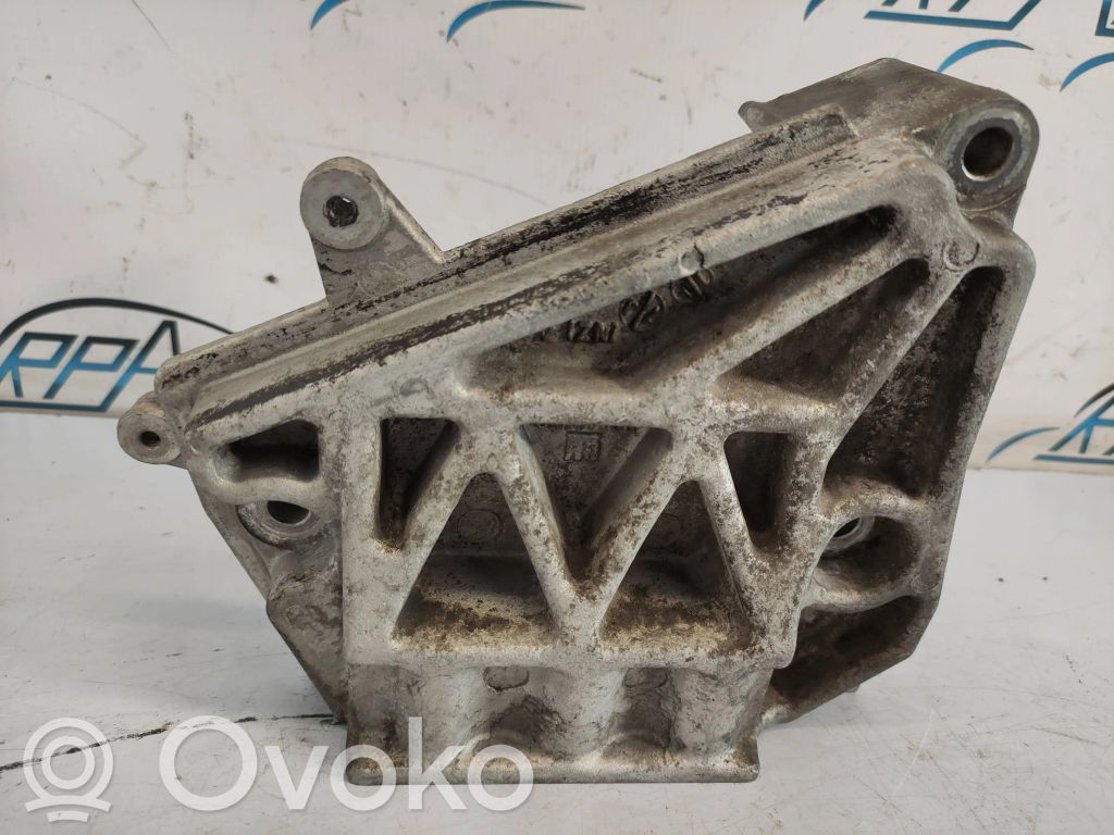 Chevrolet Captiva Engine mounting bracket 