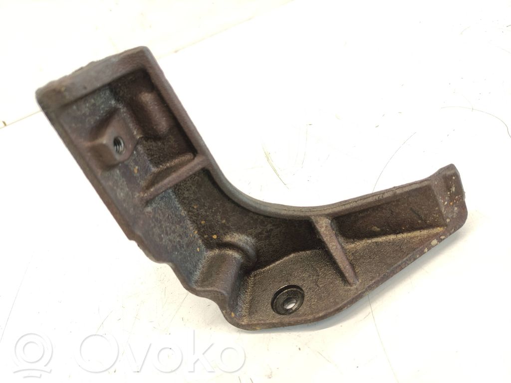 Peugeot 407 Engine mounting bracket 