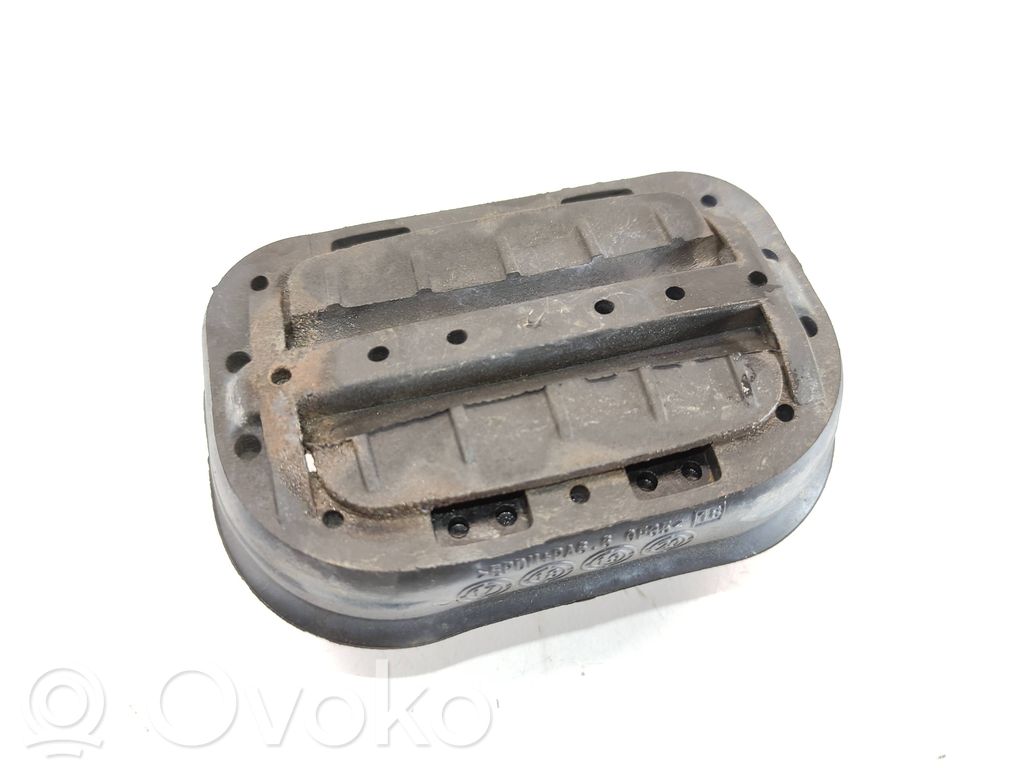 BMW 1 F20 F21 Kratka wentylacyjna pod zderzakiem tylnym 