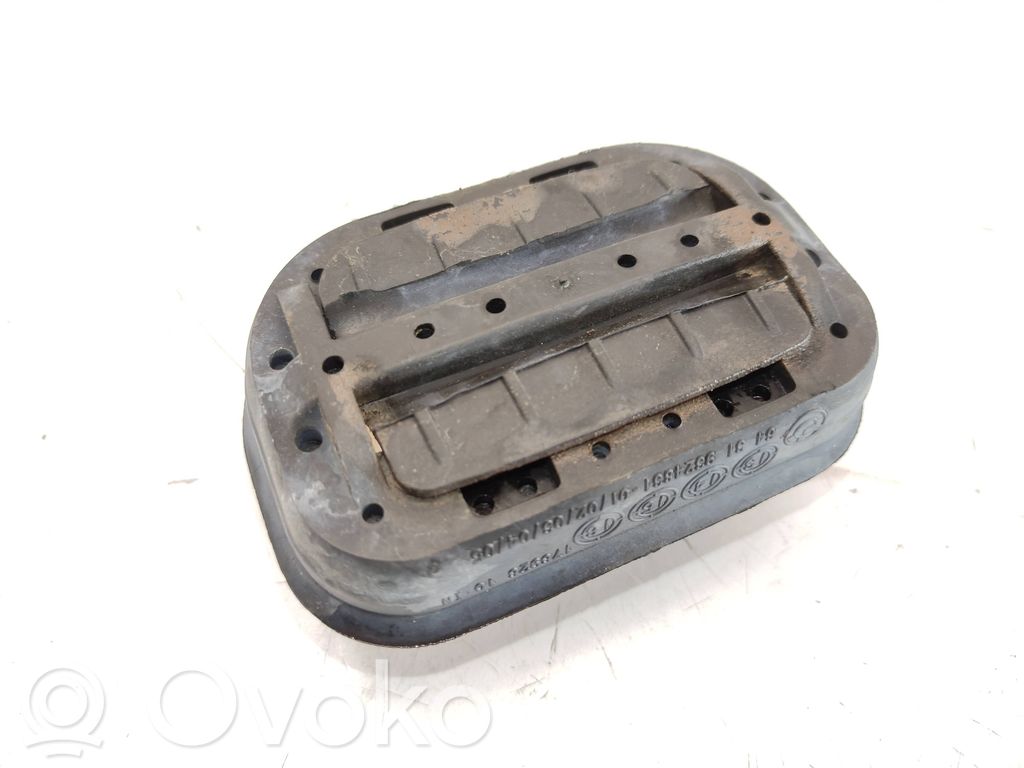 BMW 1 F20 F21 Kratka wentylacyjna pod zderzakiem tylnym 