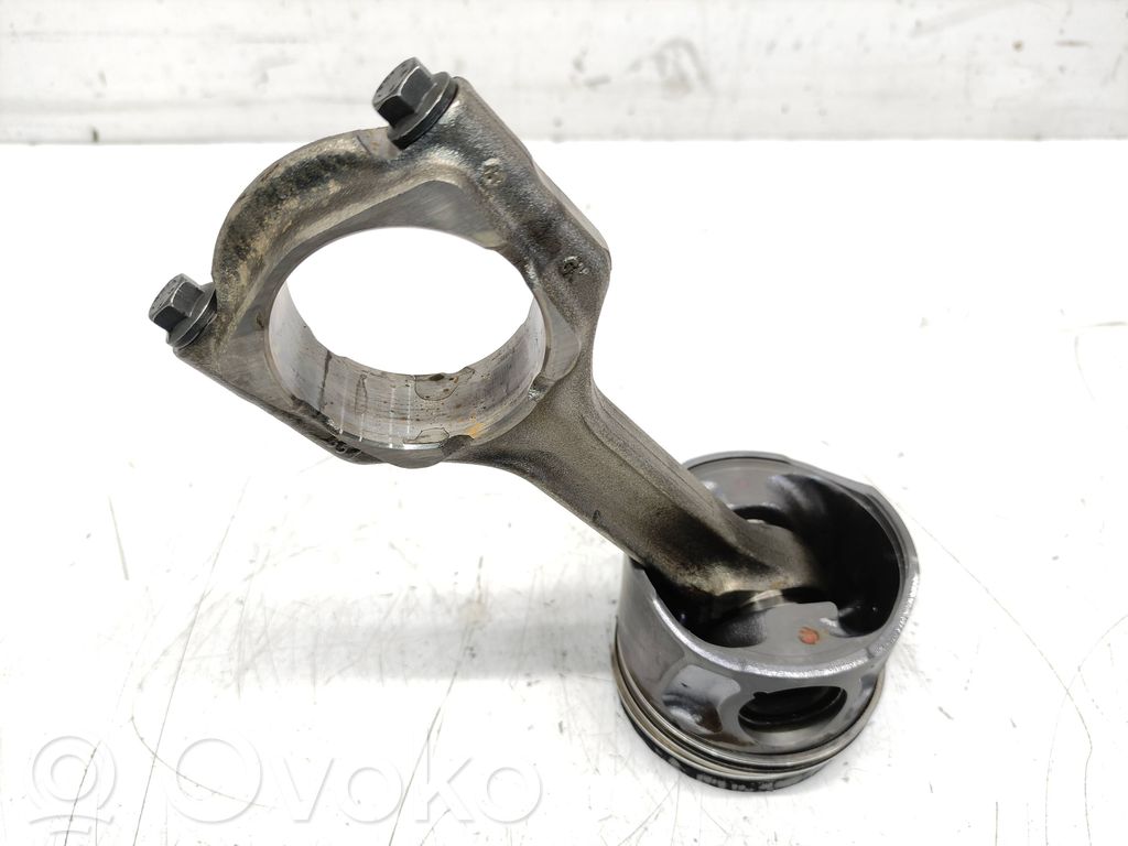 Opel Insignia A Piston with connecting rod 