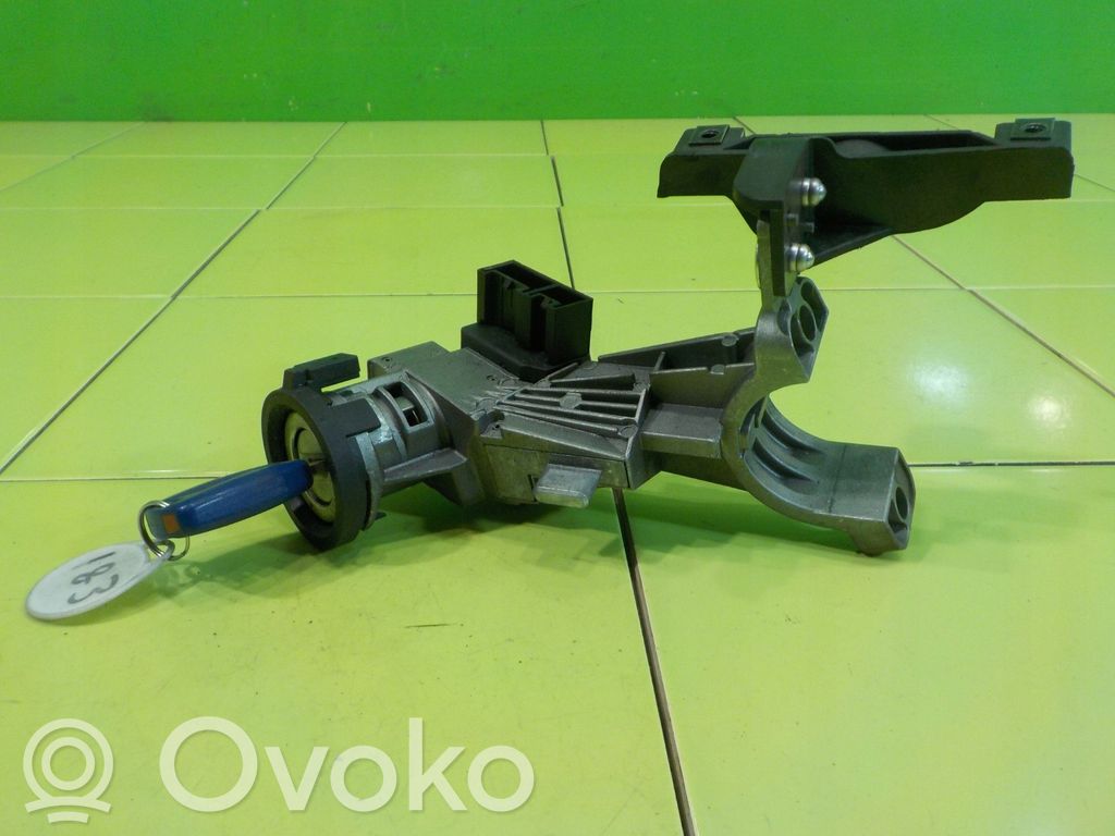 Opel Combo D Užvedimo spynelė 