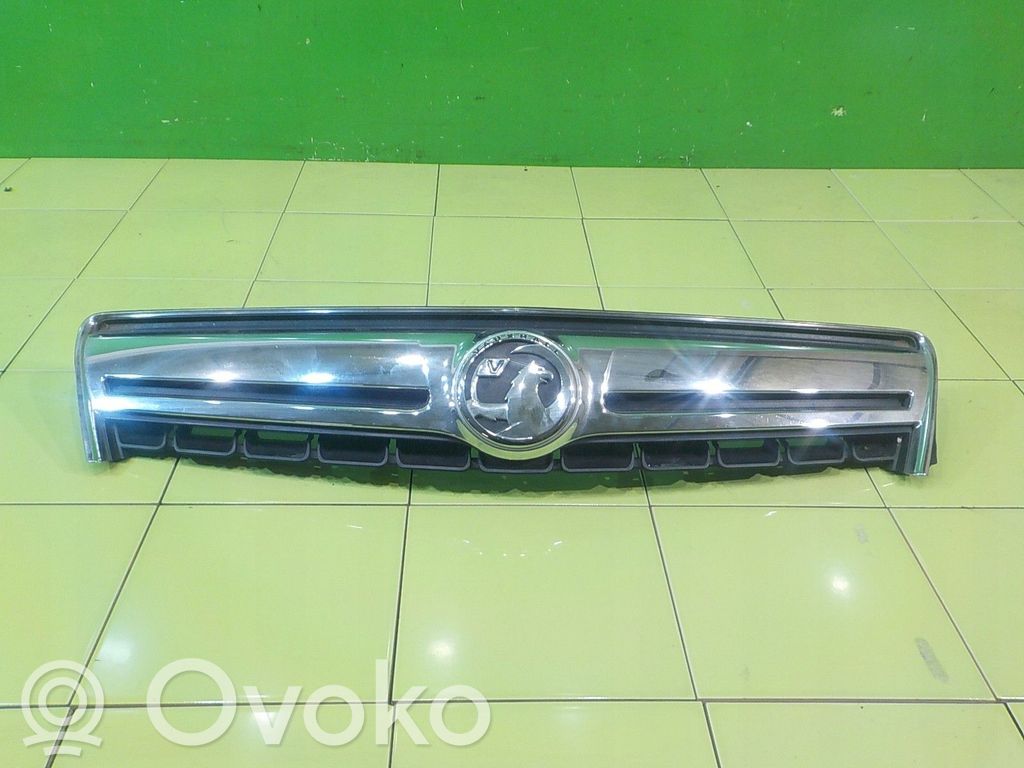 Opel Antara Front bumper upper radiator grill 