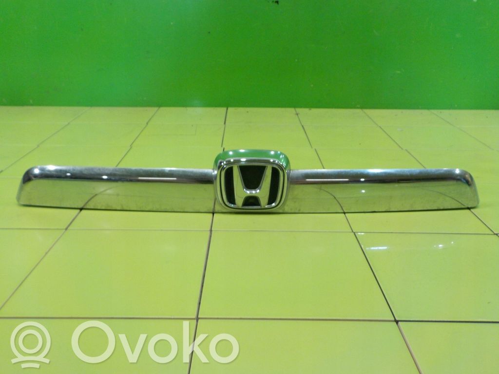 Honda CR-V Rear light center trim bar blend 
