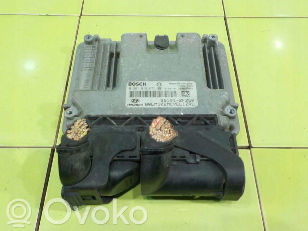 Hyundai ix35 Engine control unit/module 