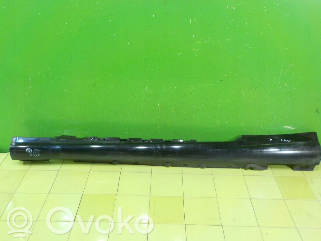 Mercedes-Benz E C207 W207 Side skirt front trim 