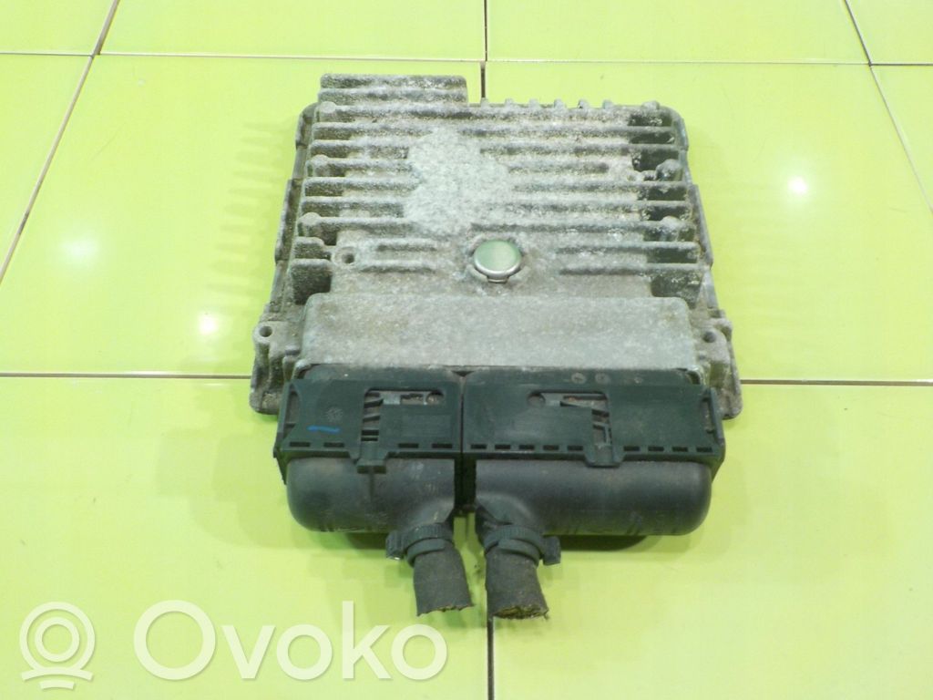 Volkswagen Golf VI Engine control unit/module 