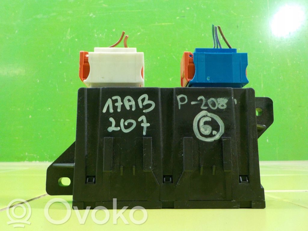 Peugeot 208 I Central body control module 