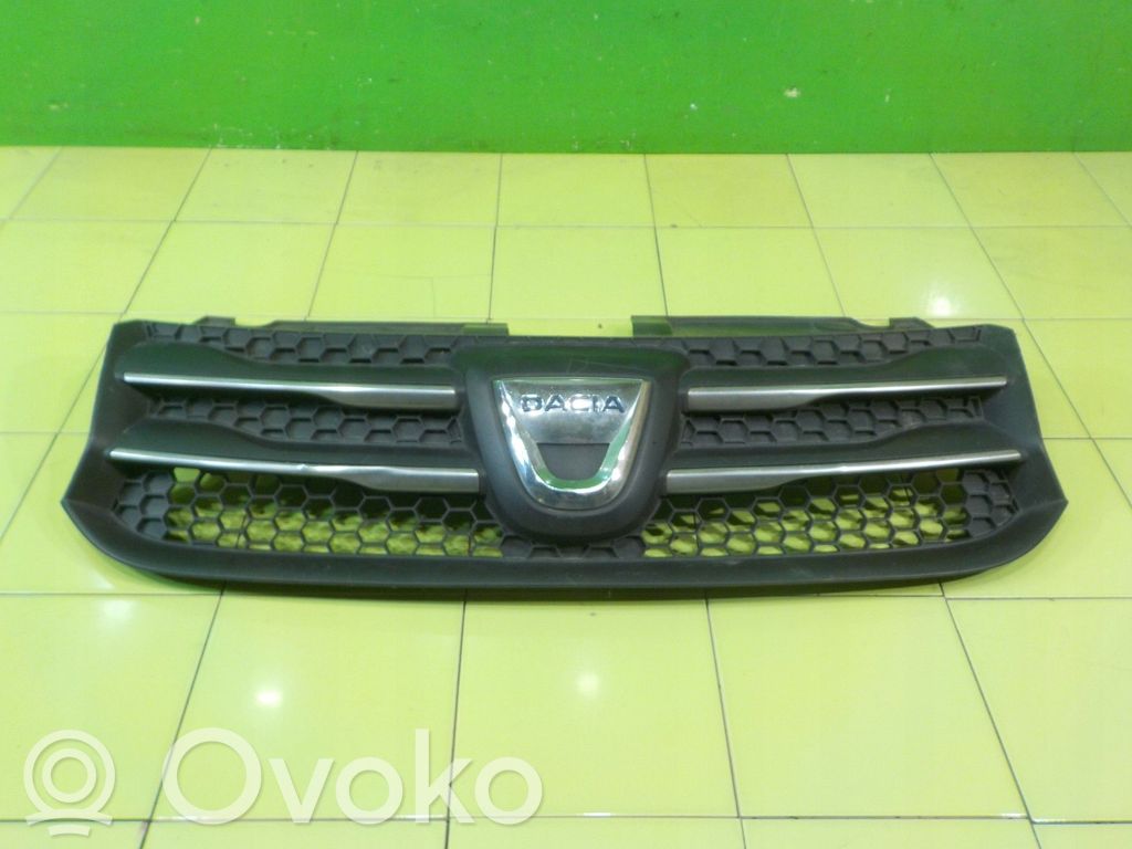 Dacia Logan II Etupuskurin ylempi jäähdytinsäleikkö 