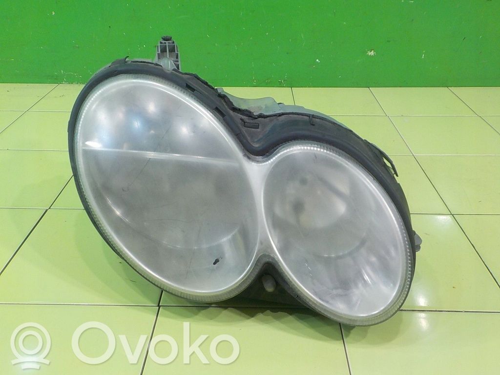 Mercedes-Benz CLK A209 C209 Lampa przednia 