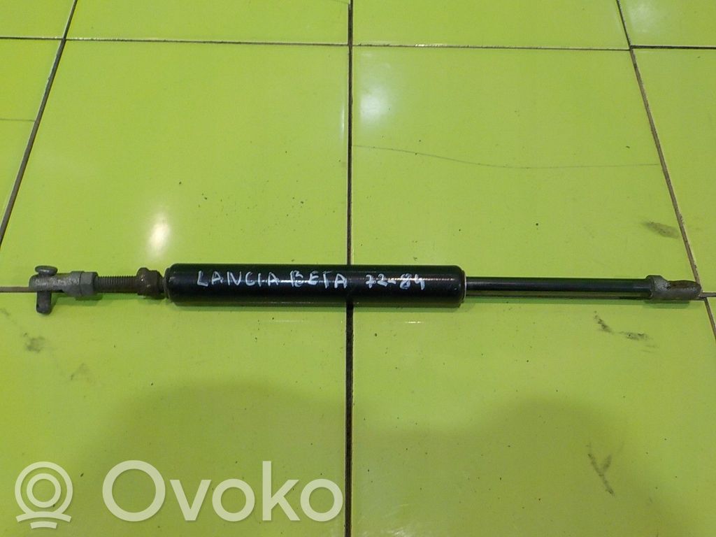 Lancia Beta Rear light center trim bar blend 