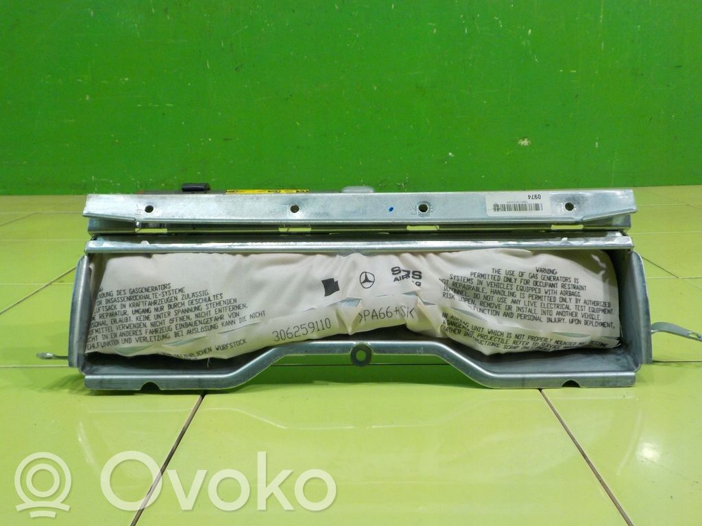 Mercedes-Benz E C207 W207 Poduszka powietrzna Airbag chroniąca kolana 