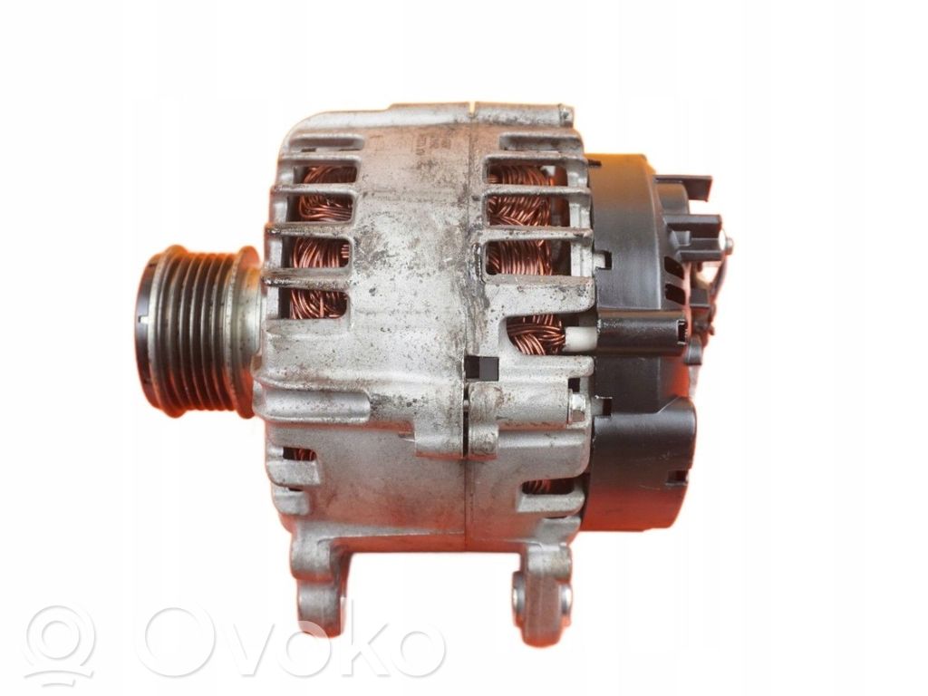 Volkswagen PASSAT B7 Lichtmaschine 