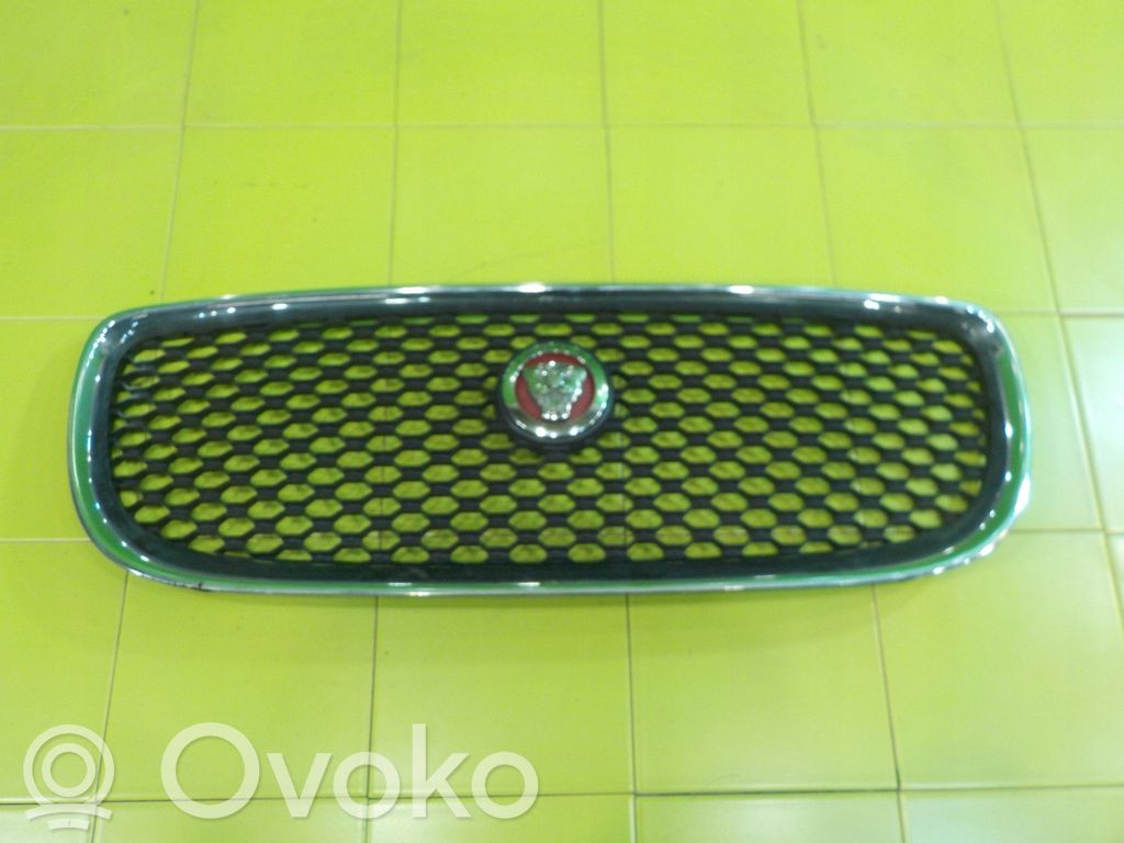 Jaguar XE Grotelės viršutinės 