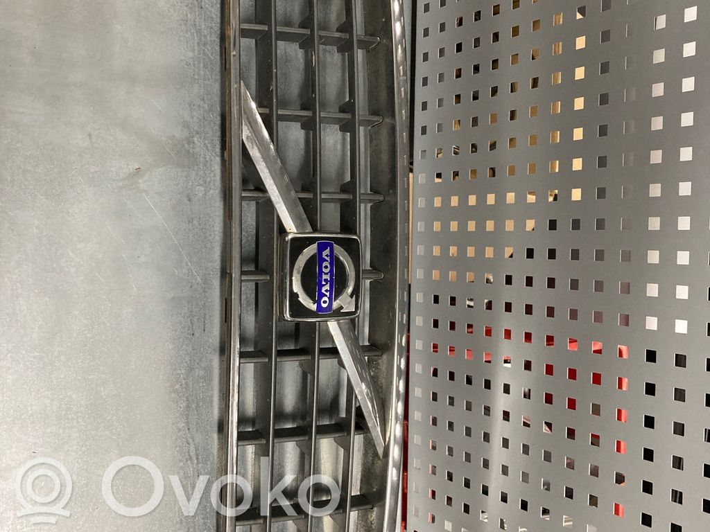 Volvo XC90 Etupuskurin ylempi jäähdytinsäleikkö 
