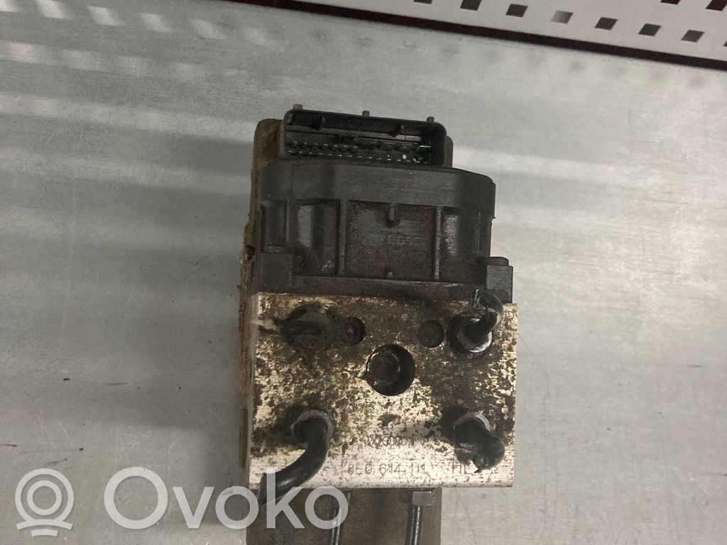 Volkswagen PASSAT B5 Bomba de ABS 