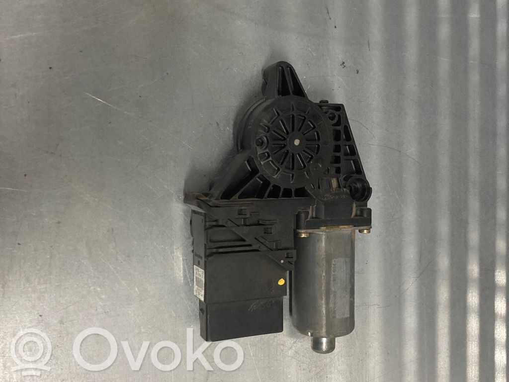Volkswagen PASSAT B5 Silniczek podnoszenia szyby drzwi tylnych 