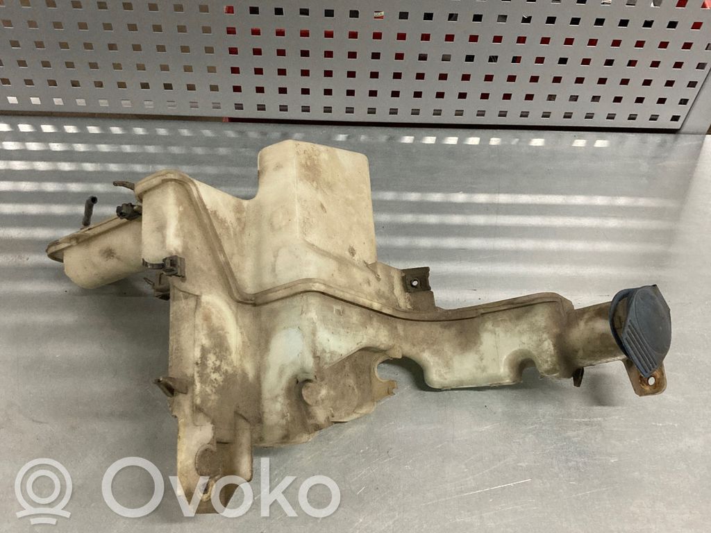Volkswagen PASSAT B6 Windshield washer fluid reservoir/tank 
