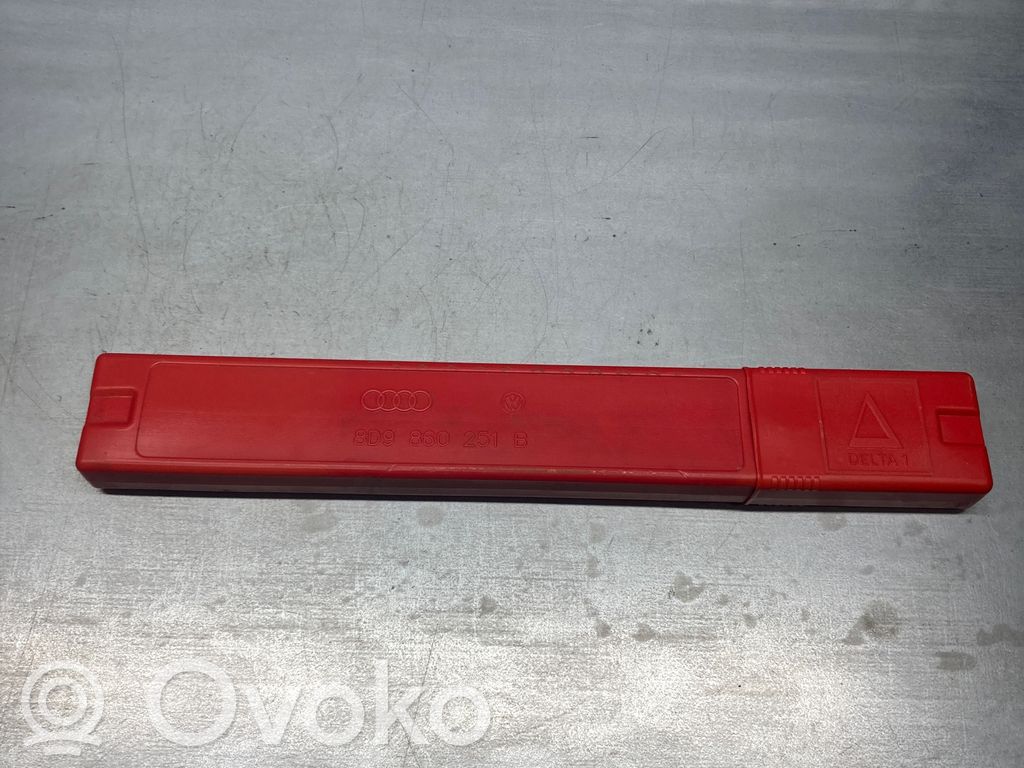 Volkswagen PASSAT B7 Emergency warning sign 