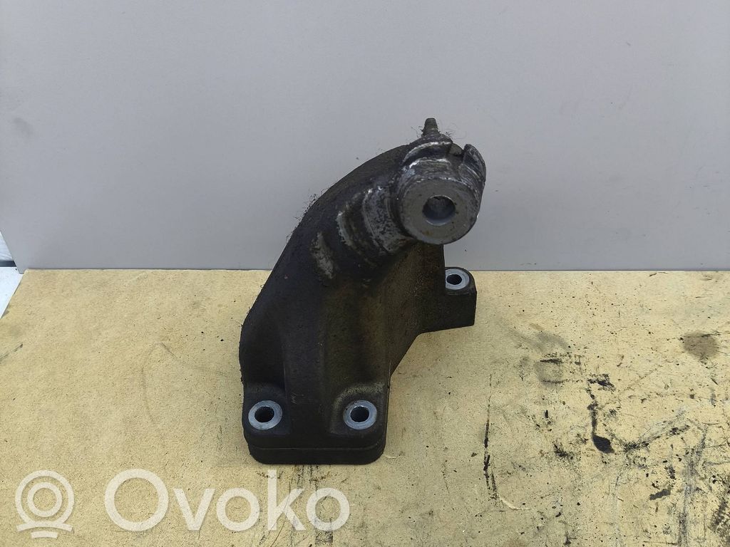Mercedes-Benz CLS C219 Engine mounting bracket 