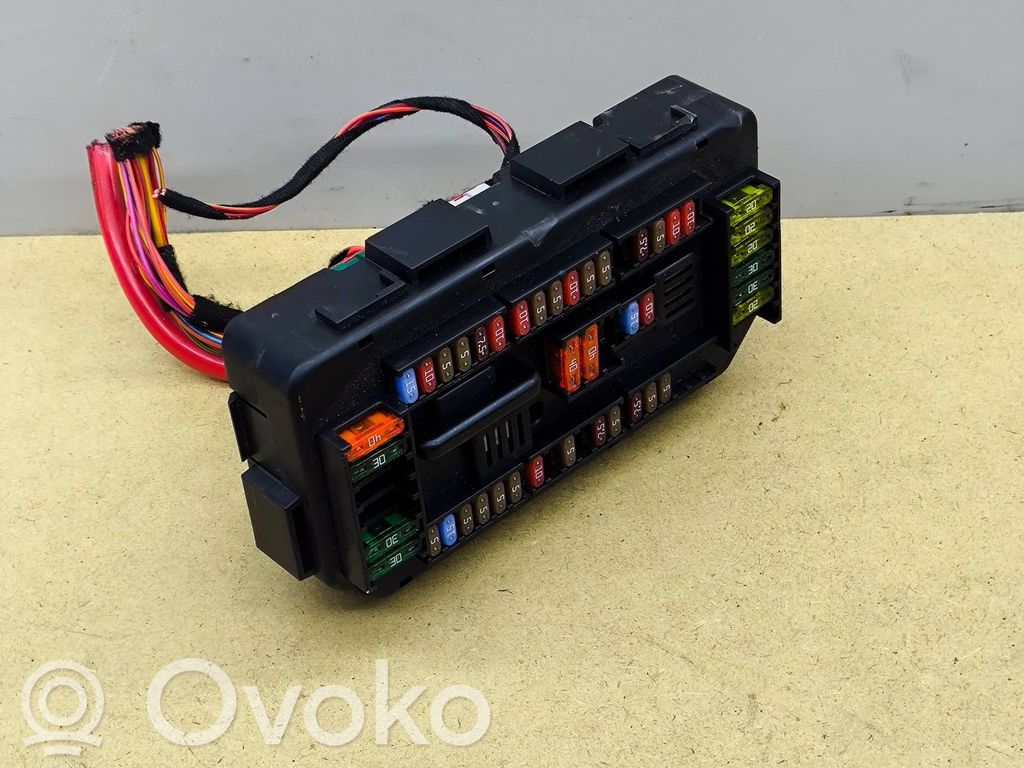 BMW 3 F30 F35 F31 Saugiklių blokas 