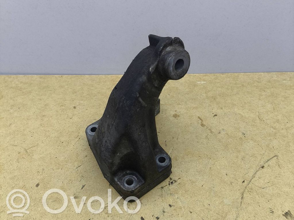 Mercedes-Benz C W203 Engine mounting bracket 