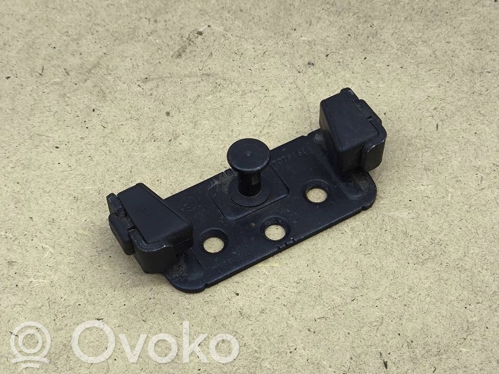 BMW 1 E81 E87 Loading door lock loop/hook striker 