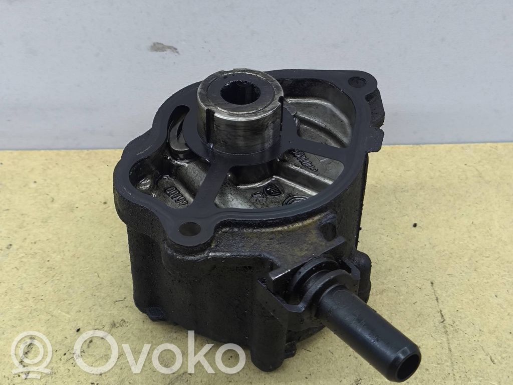 Mercedes-Benz C W204 Vacuum pump 