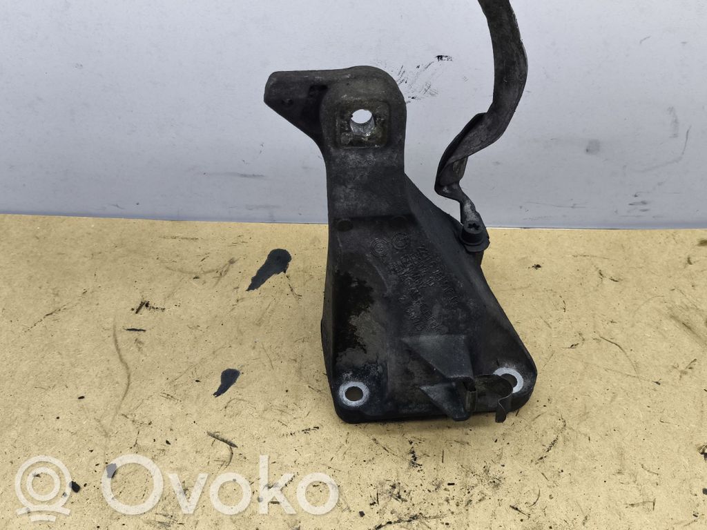 BMW 1 E81 E87 Engine mounting bracket 