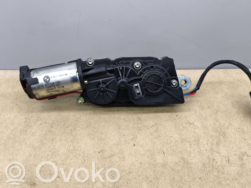 BMW X5 E70 Aizmugurējā pārsega pievilcējs 