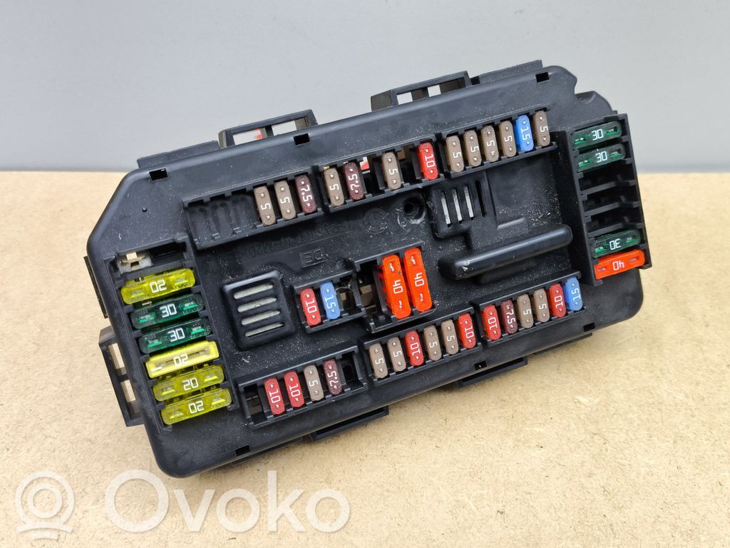 BMW 3 F30 F35 F31 Sulakemoduuli 