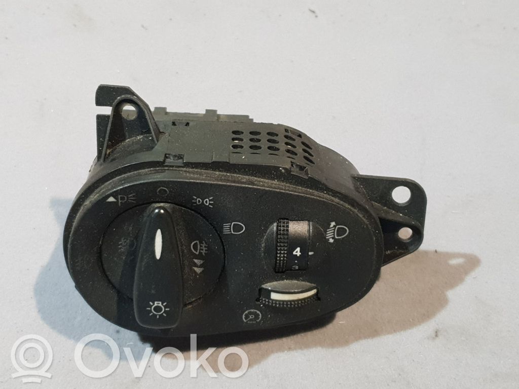 Lukturu slēdzis   04052503