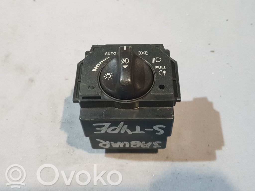 Light switch   XR8311654AC